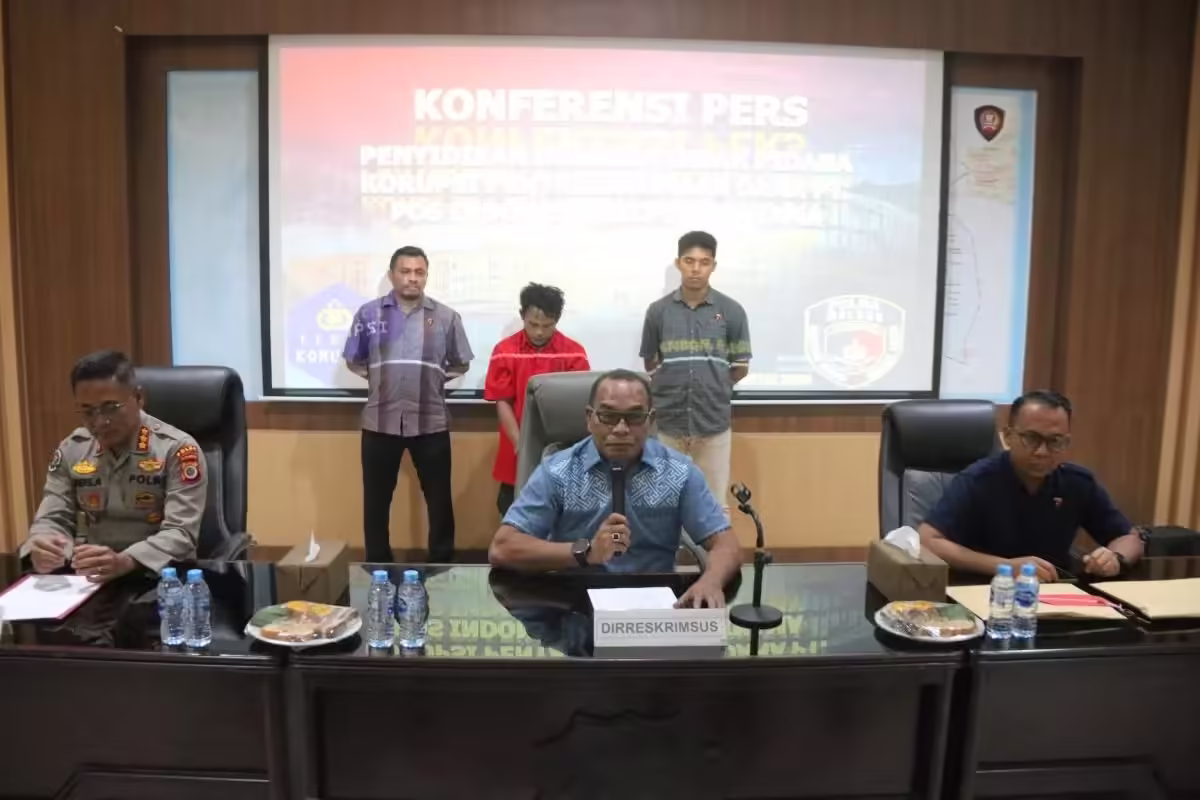 Diduga Terlibat Penggelapan Dana Perusahaan, Kepala PT Pos Werinama Ditahan 38 Direktur Reskrimsus Kombes Pol Hujra Soumena, saat menggelar konferensi pers di Ambon.