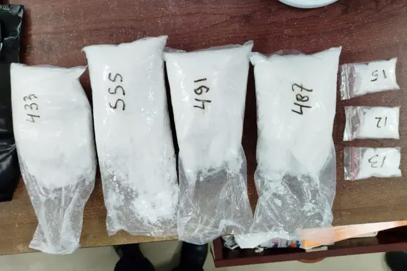 Sebanyak 2 kg barang bukti sabu-sabu berhasil diamankan oleh Polda Riau. Humas Polda Riau.