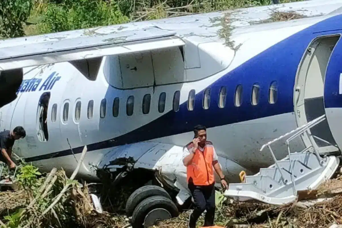 Pesawat Trigana PK YSP ATR 42-500 tergelincir di Bandara Kamanap Serui, Papua, pada Senin (9/9).