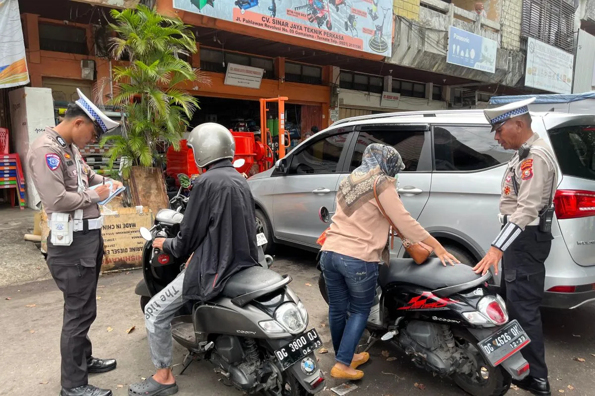 Operasi Zebra Kieraha 2024, Polda Maluku Utara Temukan Ratusan Pengendara Langgar Aturan 38 Polda Maluku Utara bersama jajaran Polres menggelar penindakan tilang kendaraan pada hari ke-11 Operasi Zebra Kieraha 2024, Jumat (25/10/2024).