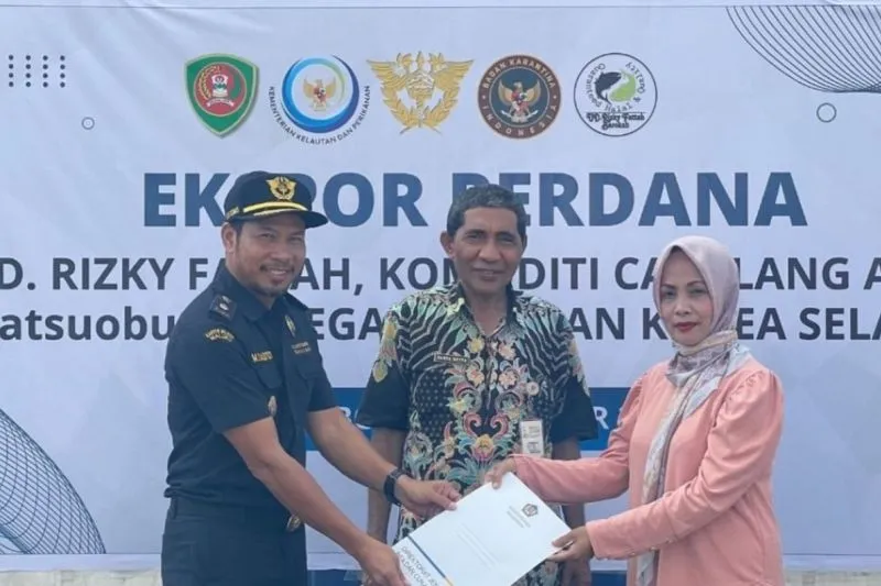 KPPBC Ambon Berikan Layanan Ekspor Perdana Ikan Kayu ke Korea Selatan 6.16 Ton 38 Kantor Pengawasan dan Pelayanan Bea dan Cukai (KPPBC) Ambon, Maluku, memberikan layanan ekspor perdana ikan kayu (katsuobushi) dari Pelabuhan Yos Sudarso Ambon dengan tujuan Korea Selatan. Bea Cukai Ambon.