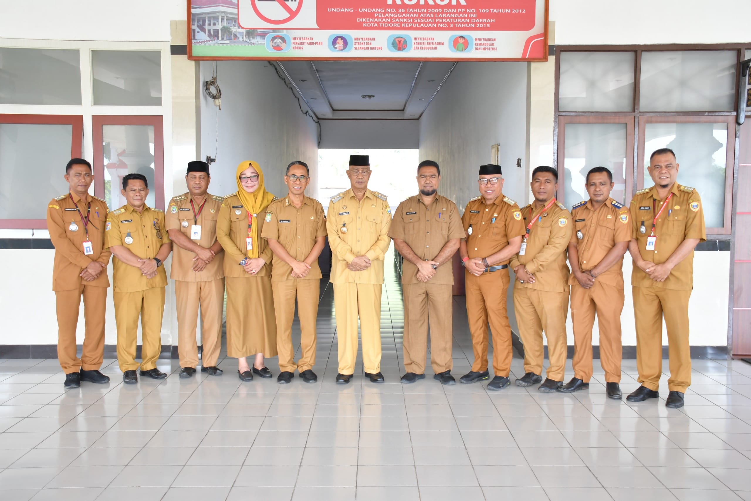 Wali Kota Tidore imbau Camat jaga keamanan dan ketertiban wilayahnya masing-masing.