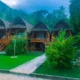 Pemasangan jaringan listrik di kawasan wisata Air Belanda dan Kakatua Resort, Desa Saleman, Kecamatan Seram Utara Barat, Kabupaten Maluku Tengah. PLN UIW MMU.