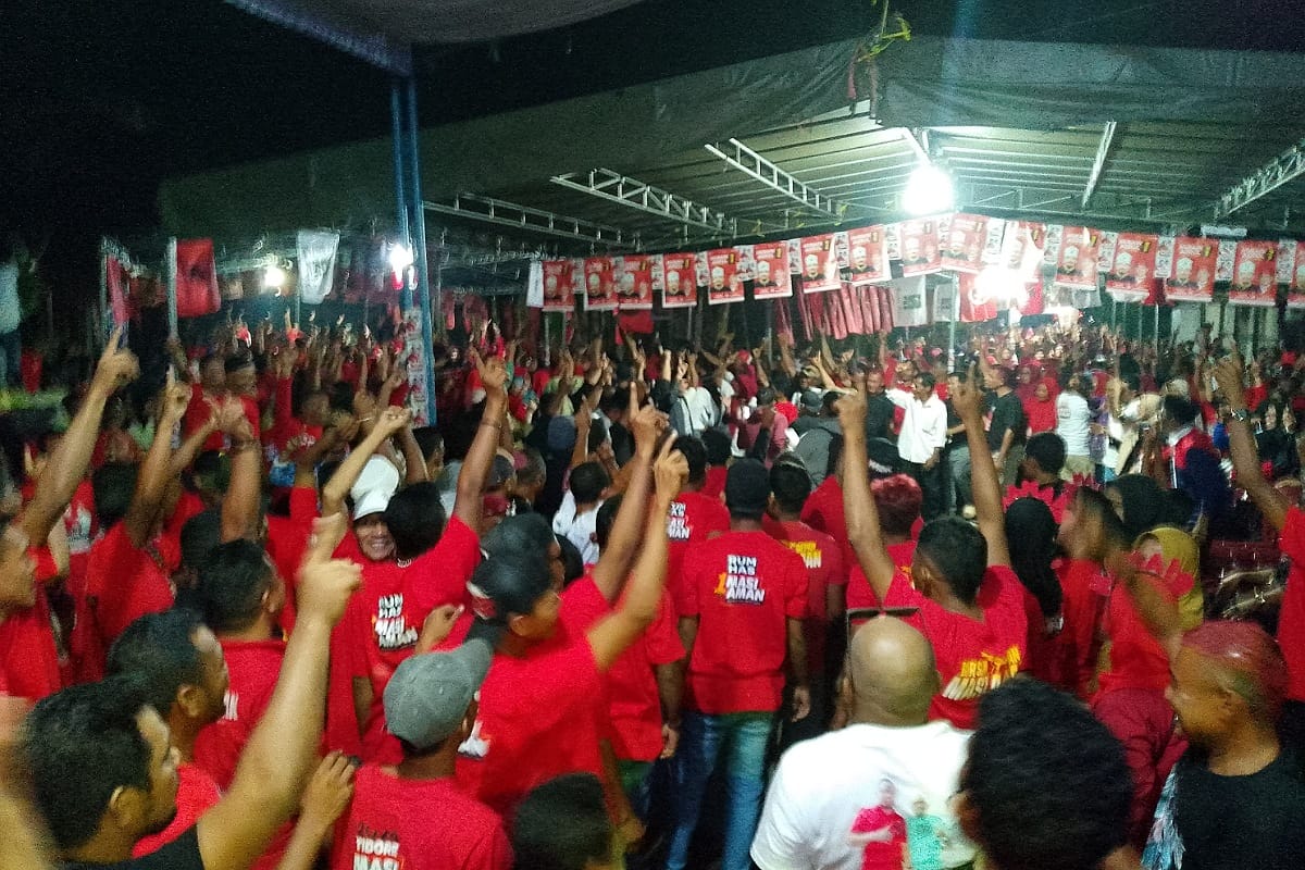 Puluhan ribu pendukung dan simpatisan Masi Aman dan Has Kie Raha padati kampanye di Kelurahan Rum Balibunga.