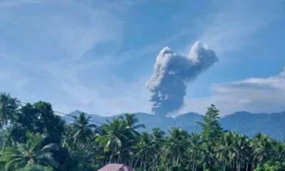 Gunung Dukono di Kabupaten Halmahera Utara, pada Minggu (1/12/2024) pagi sekitar pukul 08.27 WIT kembali mengalami erupsi dengan mengeluarkan abu setinggi 1.200 meter di atas puncak gunung.