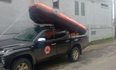 Badan Penanggulangan Bencana Daerah (BPBD) Kabupaten Lebak mengerahkan perahu karet dan pelampung ke lokasi terdampak banjir.