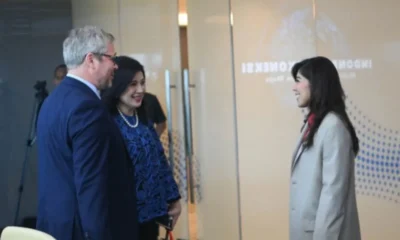 Menteri Komunikasi dan Digital Meutya Hafid (kanan) menerima kunjungan Duta Besar Estonia untuk Indonesia, Priit Turk, di Kantor Kementerian Komunikasi dan Digital, Jakarta, Kamis (19/12/2024). Kemkomdigi.