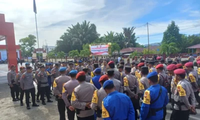 Polres Ternate mengerahkan 50 personel untuk pengamanan PSU di TPS 04 Kelurahan Kalumata, Kota Ternate, pada Minggu (1/12/2024).