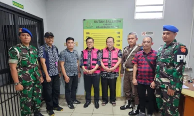Dua tersangka dalam kasus dugaan suap terkait vonis bebas terdakwa Ronald Tannur, yaitu ED (Erintuah Damanik) dan M (Mangapul), telah dipindahkan ke Rutan Salemba Cabang Kejaksaan Agung, Jakarta. Kejaksaan Agung.
