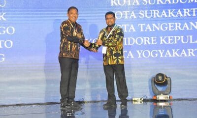 Penghargaan diterima oleh Asisten Sekda Bidang Pemerintahan dan Kesejahteraan Rakyat, Sofyan Saraha.