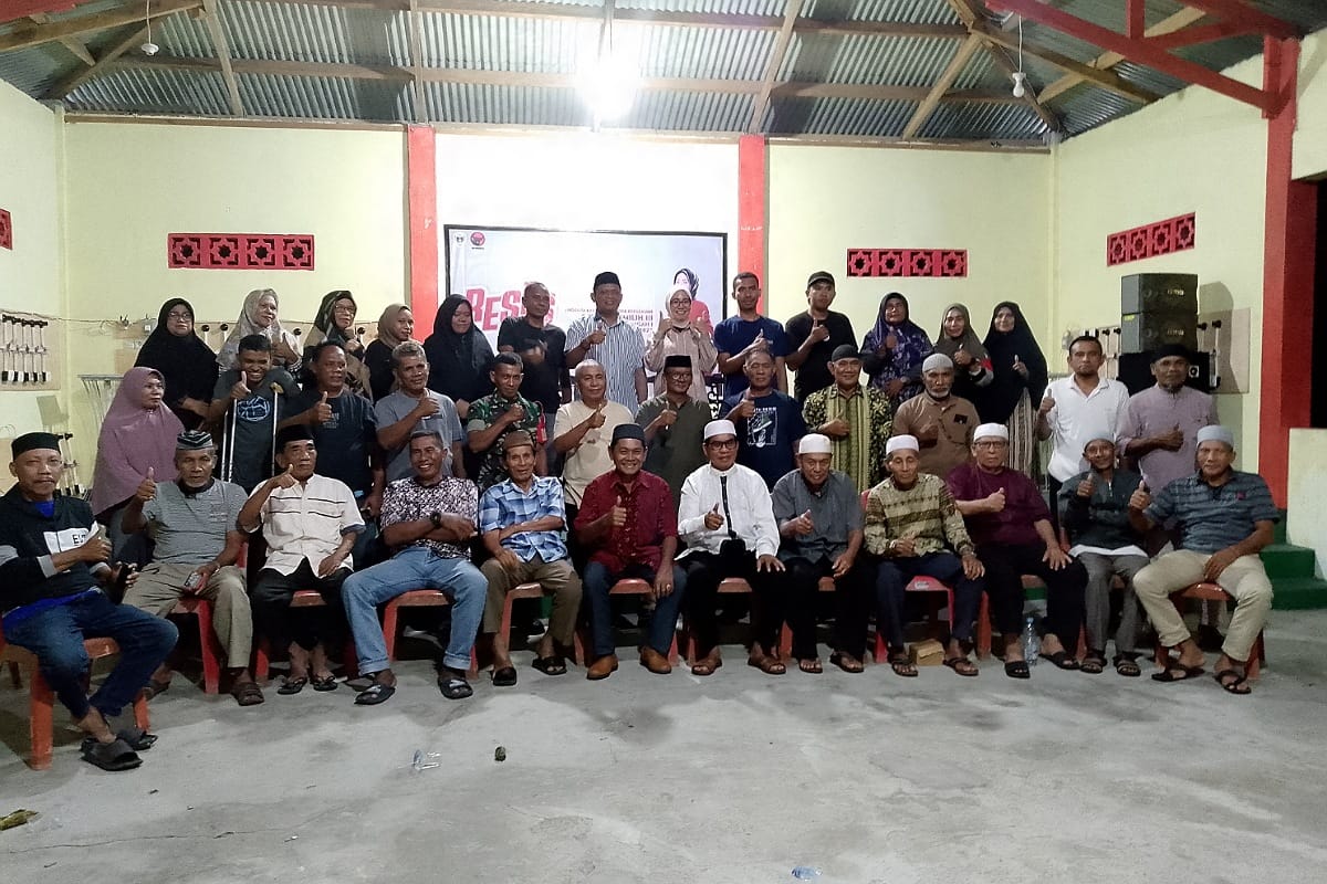 Reses Perdana Anggota DPR Kota Tidore, Nurul Asnawiah: Saya Utamakan Kebutuhan Daripada Kepentingan 39 Foto Anggota DPRD Kota Tidore Kepulauan Nurul Asnawiah, bersama perwakilan tokoh-tokoh di Kelurahan Mareku.