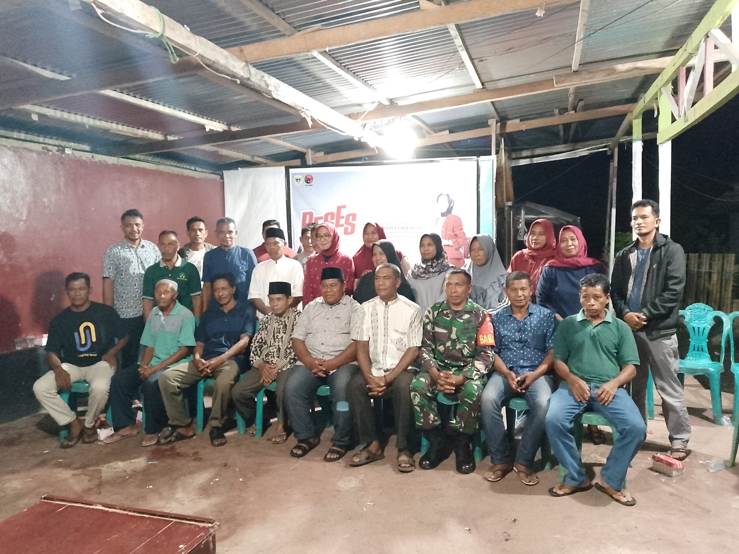 Anggota DPRD Kota Tidore Nurul Asnawiah Serap Aspirasi di Kelurahan Gubukusuma 39 Foto bersama anggota DPRD Kota Tidore Kepulauan Nurul Asnawiah bersama stakeholders Kelurahan Gubukusuma.