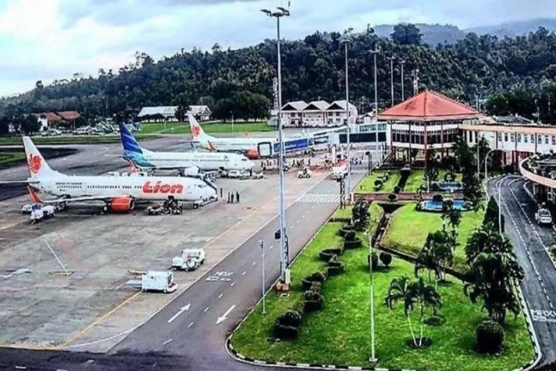 Aktivitas penerbangan di Bandara Pattimura Ambon.
