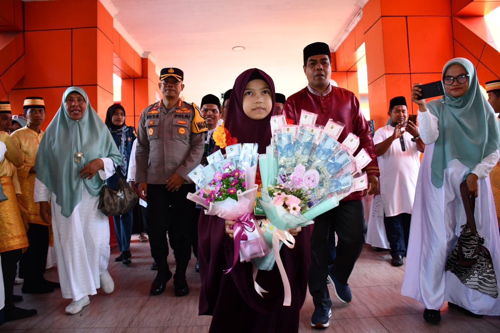 Izzah berhasil mewakili Indonesia dan meraih juara 1 dalam Kategori Tilawah Anak-anak pada Musabaqah Tilawatil Quran (MTQ) Tingkat Internasional di Qatar Tahun 2025.