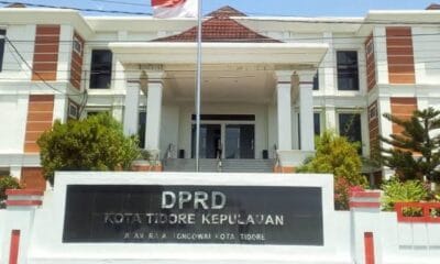 Kantor DPRD Kota Tidore Kepulauan di Kelurahan Tongowai Kecamatan Tidore Selatan.