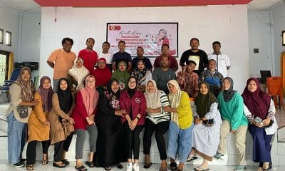 Anggota DPRD Kota Tidore Kepulauan, Nurul Asnawiah foto bersama sebagian peserta reses.