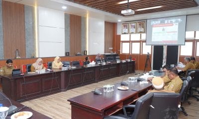 Wakil Wali Kota Tidore Kepulauan Ahmad Laiman, S.Sos mengikuti Zoom Meting Sosialisasi Pedoman Penilaian MCSP Tahun 2025 bersama KPK RI di ruang rapat Wali Kota.