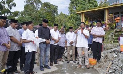 Wali Kota Tidore Kepulauan Muhammad Sinen, SE didampingi Wakil Wali Kota Ahmad Laiman, S. Sos melakukan peletakan batu pertama pembangunan Masjid Al- Ansyar lingkungan Bua-bua Kelurahan Gubukusuma.