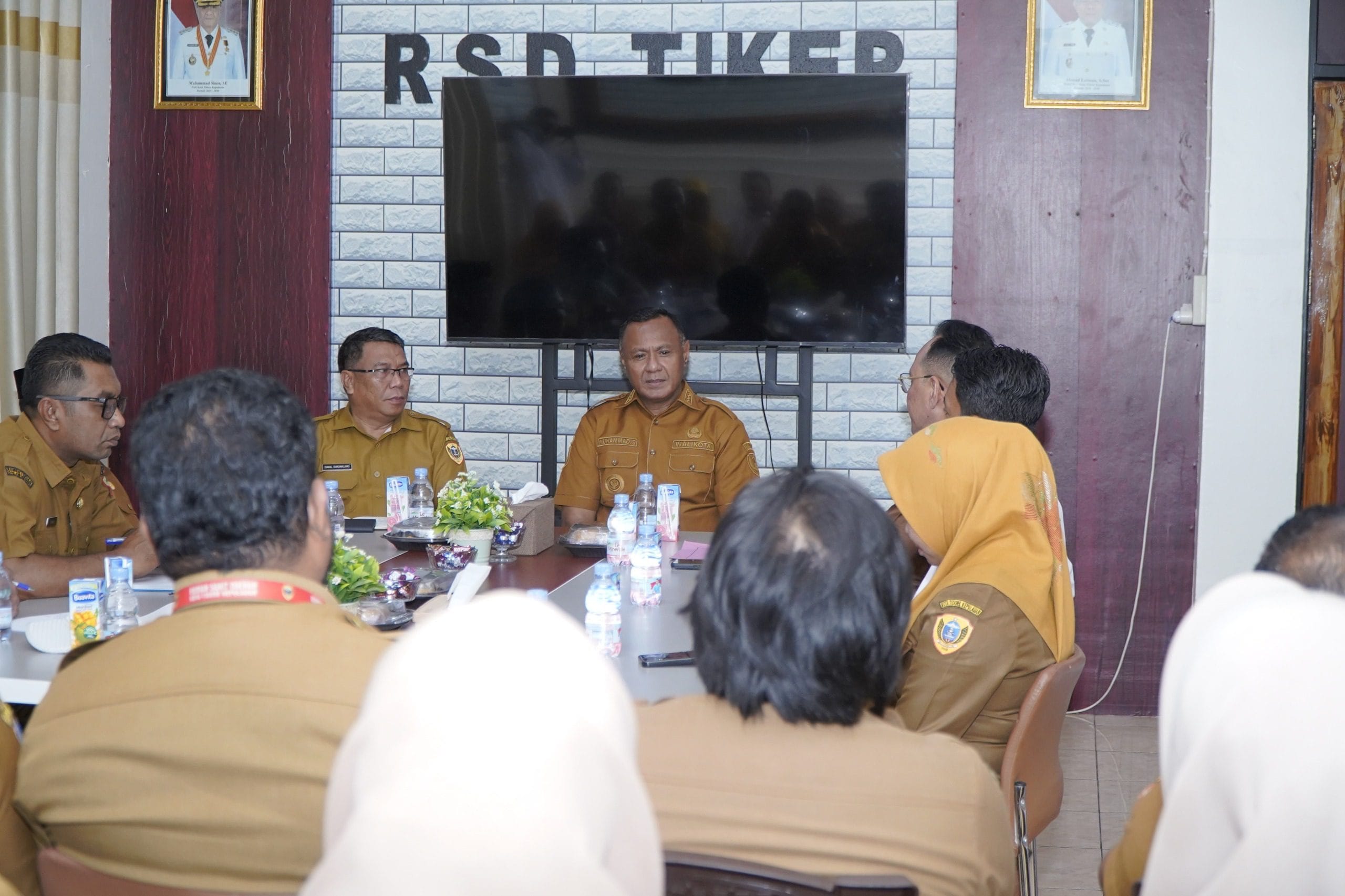 Wali Kota Tidore Pimpin Rapat Evaluasi Kinerja RSD Kota Tidore Kepulauan.