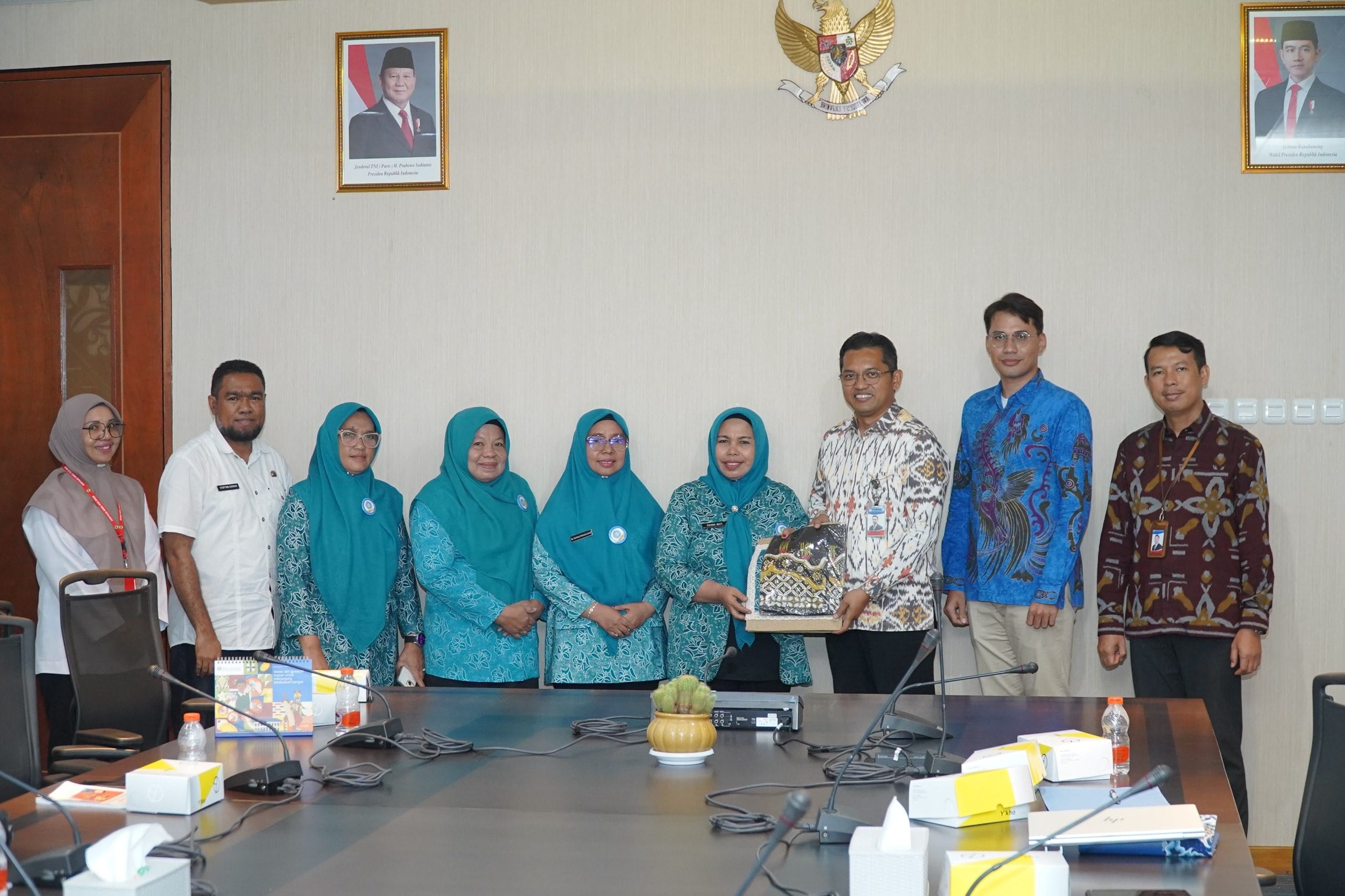 TP-PKK Kota Tidore Koordinasi dengan BI Malut, Paparkan Program Unggulan dan Batik Topo.