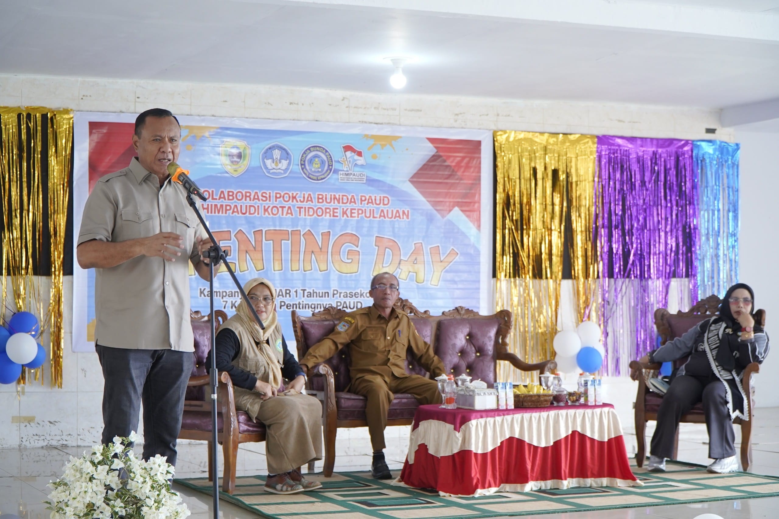 Hadiri Parenting Day, Wali Kota Tidore dan Bunda PAUD Ajak Orang Tua Dukung Program Wajib 1 Tahun Prasekolah 39 Walikota Tidore Kepulauan, Muhammad Sinen, SE menyampaikan sambutan pada Parenting Day Kampanye WAJAR 1 Tahun Prasekolah 7 KAIH dan Pentingnya PAUD.