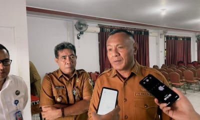 Wali Kota Tidore Kepulauan Muhammad Sinen, saat diwawancarai awak media.