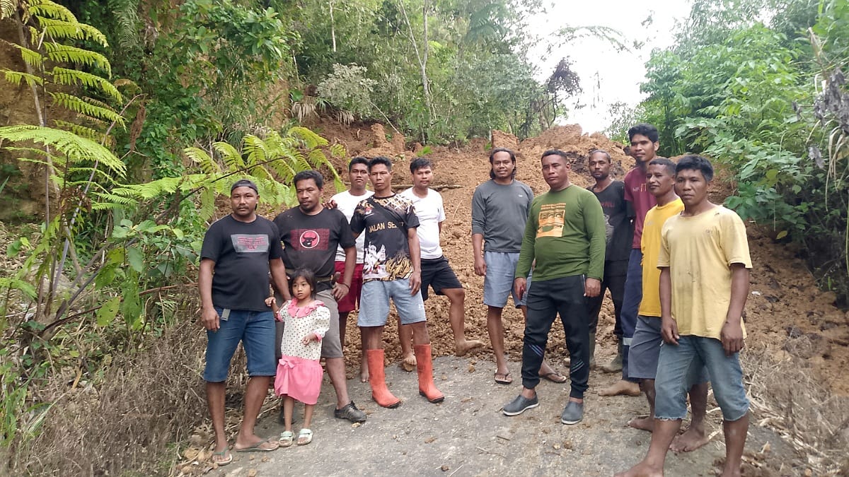 Longsor Tutup Jalan Menuju Kampung Talaga Puncak, BPBD Tidore Langsung Turun ke Lokasi