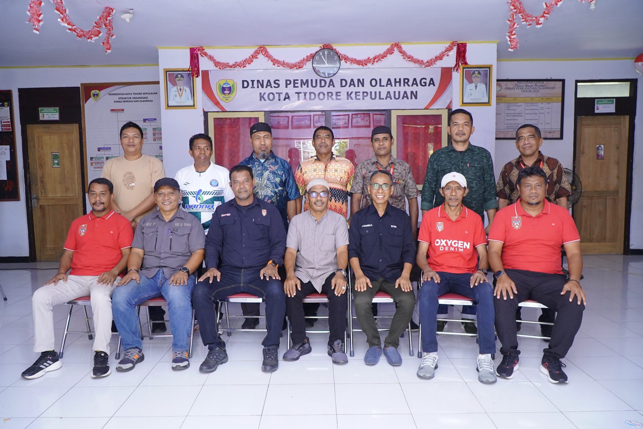 Pemkot Tidore Siap Dukung Penuh Pelaksanaan EPA Super League 2025/2026 39 Panitia Lokal Pemerintah Kota Tidore melakukan rapat bersama dengan Elite Pro Academy (EPA) Malut United terkait persiapan pelaksanaan EPA Malut United Tahun 2025-2026 di Kota Tidore, di Dispora.
