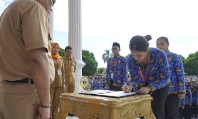 Wali Kota Tidore Kepulauan yang diwakili Sekretaris Daerah H. Ismail Dukomalamo, S. Pd, MM, membaca Naskah Sumpah Janji dan diikuti PNSPengangkatan tahun 2023 Lingkup Pemerintah Kota Tidore.