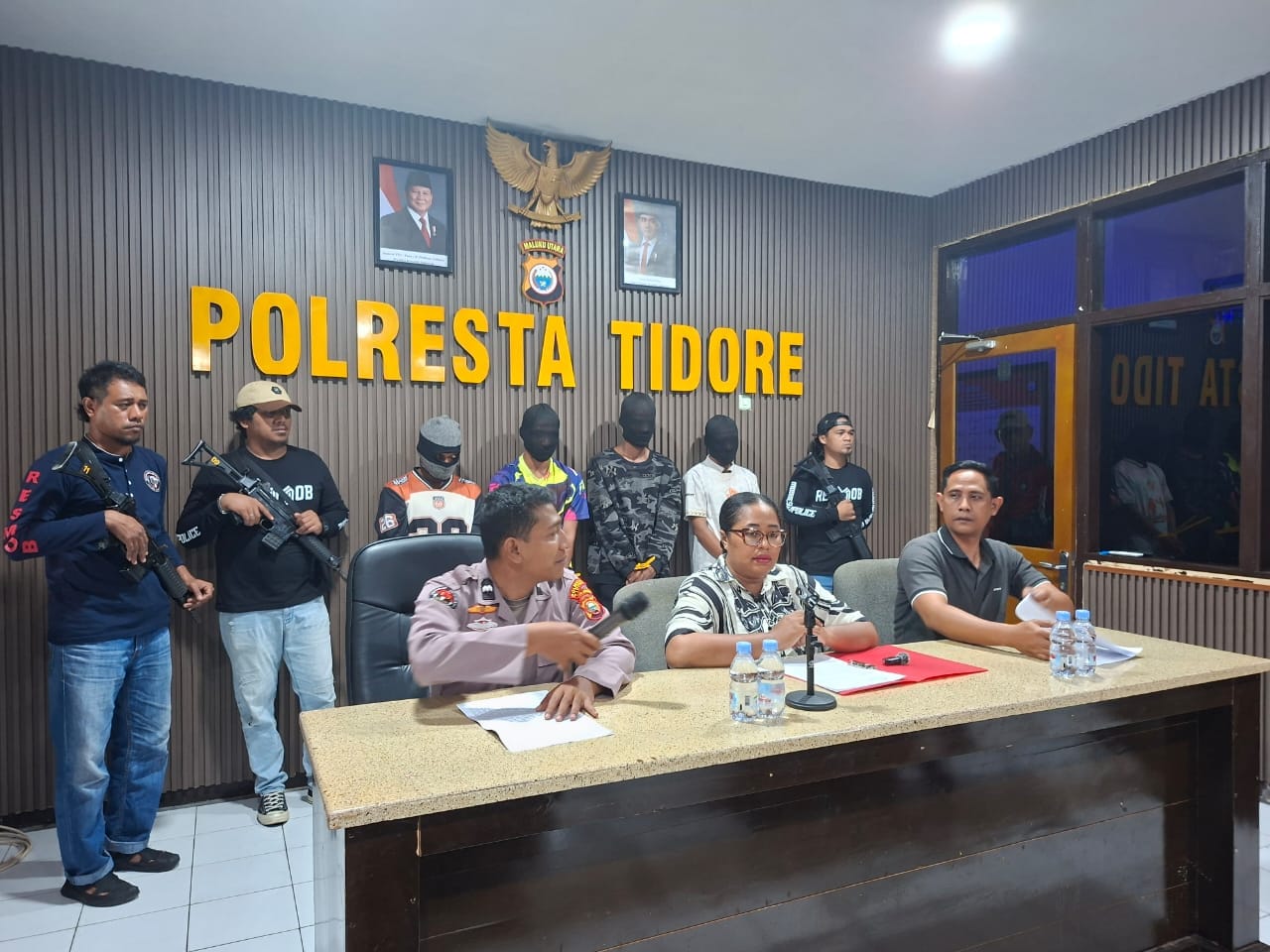 Polresta Tidore Tangkap Lima Pemuda Tersangka Pemerasan dan Penganiayaan Anggota SPN Polda Malut 38 Polresta Tidore Tangkap Lima Pemuda Tersangka Pemerasan dan Penganiayaan Anggota SPN Polda Malut.