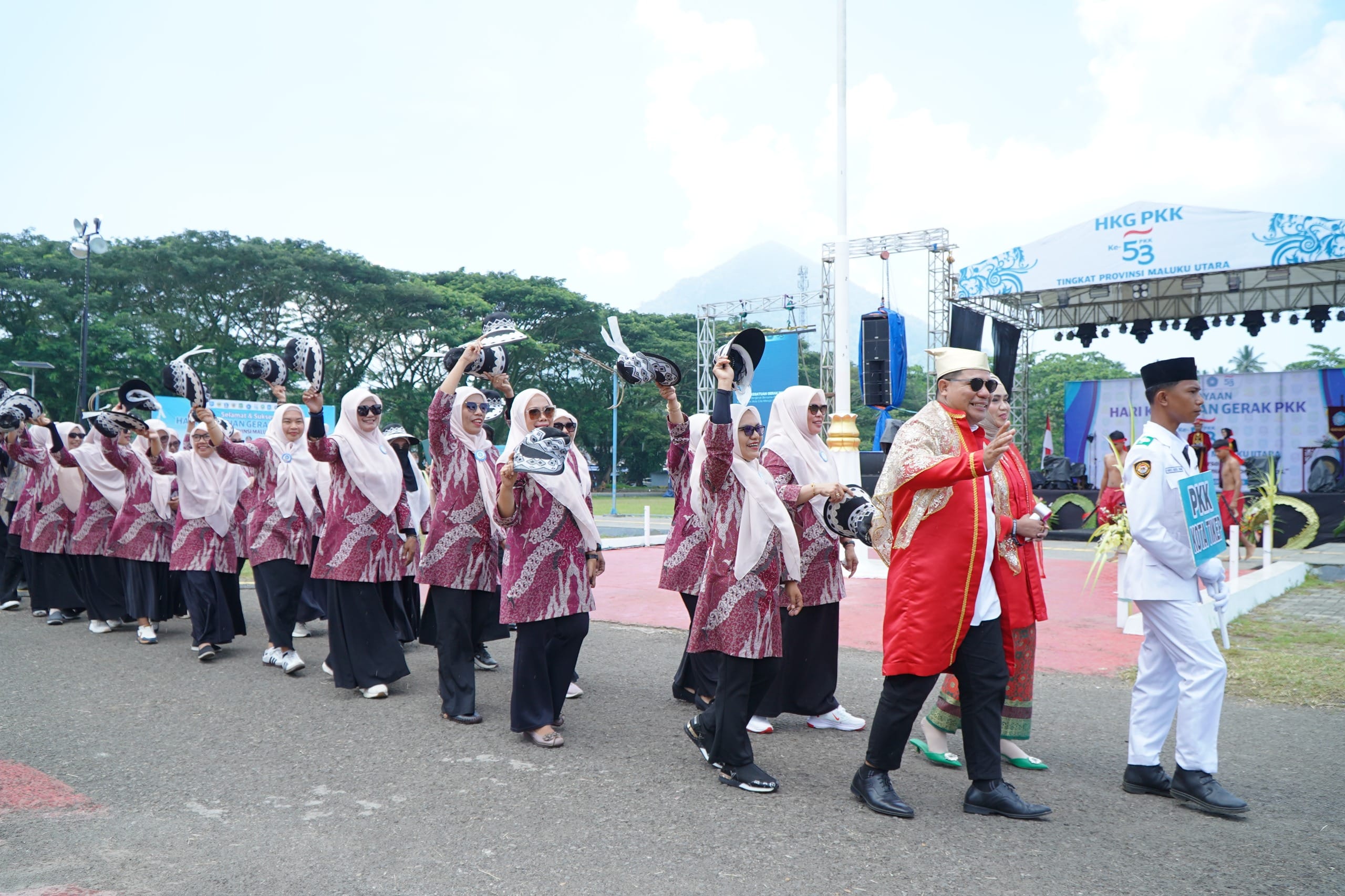 Kontingen TP PKK Kota Tidore Kepulauan Ikuti Pembukaan HKG ke-53 Tahun 2025.
