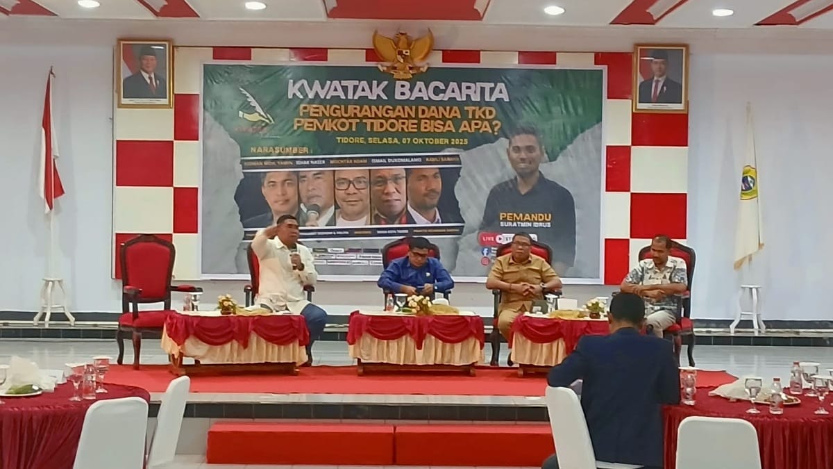 Forum Kwatak Bacarita Kupas Isu Pemangkasan Dana TKD: Pengamat, DPRD, dan Bapperida Tidore Angkat Suara 38 Forum diskusi publik Kwatak Bacarita kembali menjadi ruang intelektual yang hangat bagi berbagai kalangan di Kota Tidore Kepulauan.