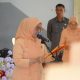 Ketua Dharma Wanita Persatuan (DWP) Kota Tidore Kepulauan Nuraen Ismail Dukomalamo Memberikan sambutan Pada PenguPengurus Dharma Wanita Persatuan DinasBadanKantor dan empat Kecamatan di Pulau Tidore.
