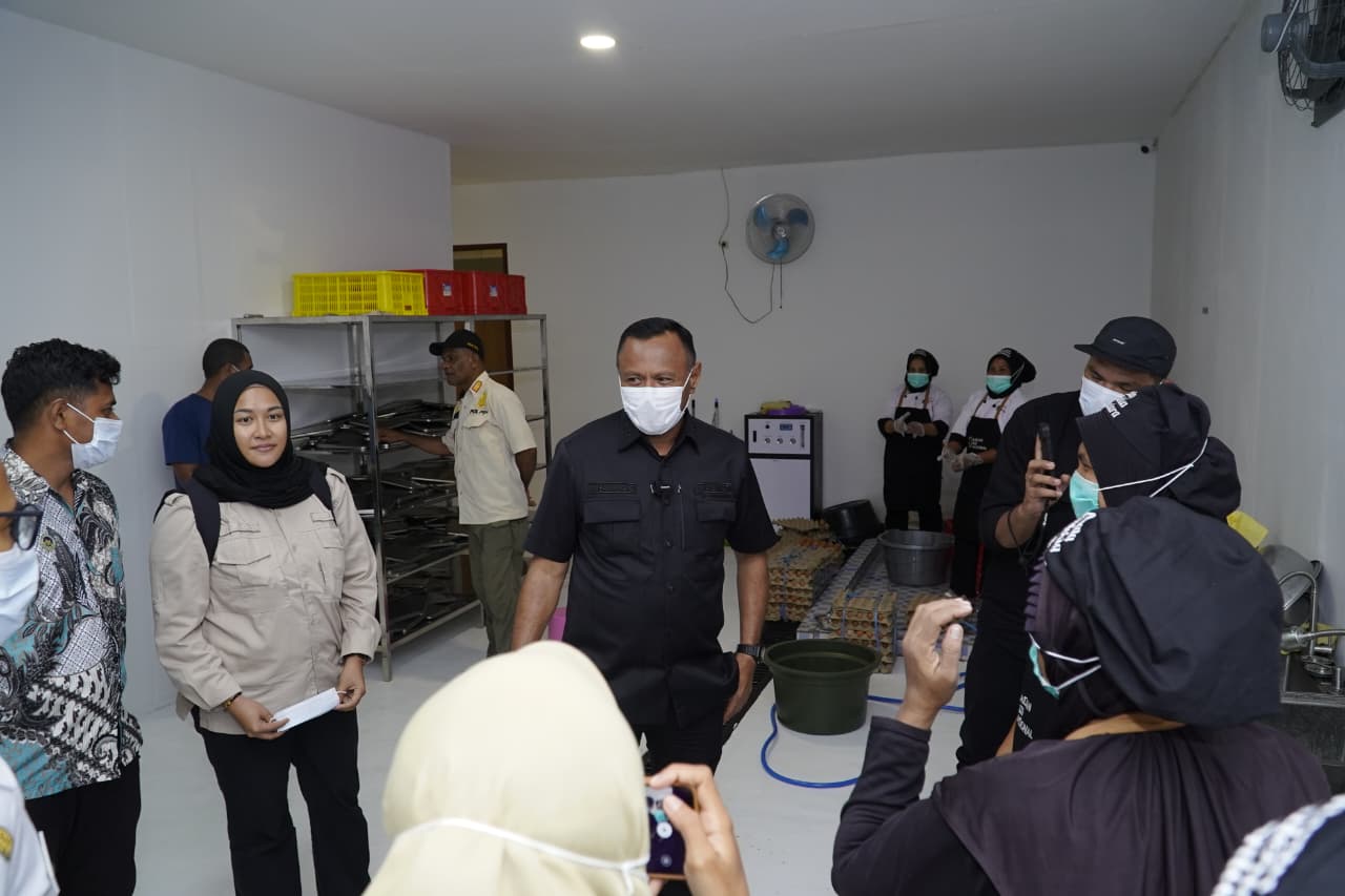 Wali Kota Tidore Kepulauan Tekankan Kebersihan Dapur Program Makan Bergizi Gratis di Daratan Oba.