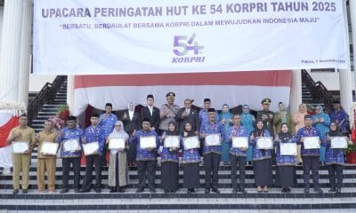 Pemkot Tidore Beri Penghargaan kepada Juara Lomba Inovasi Daerah pada Peringatan HUT KORPRI.