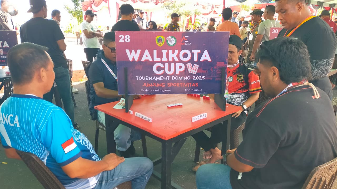 Sembilan Pasang Turun, KWATak Bikin Meja Domino Panas dan Lawan Kocar-Kacir.