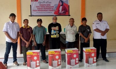 Nurul Asnawiah Serahkan Bantuan Pertanian kepada 11 Kelompok Tani Saat Reses di Kelurahan Fobaharu.