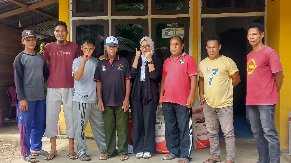 Nurul Asnawiah Kunjungi Talaga Puncak, Serahkan Bantuan Pertanian untuk Dua Kelompok Tani.