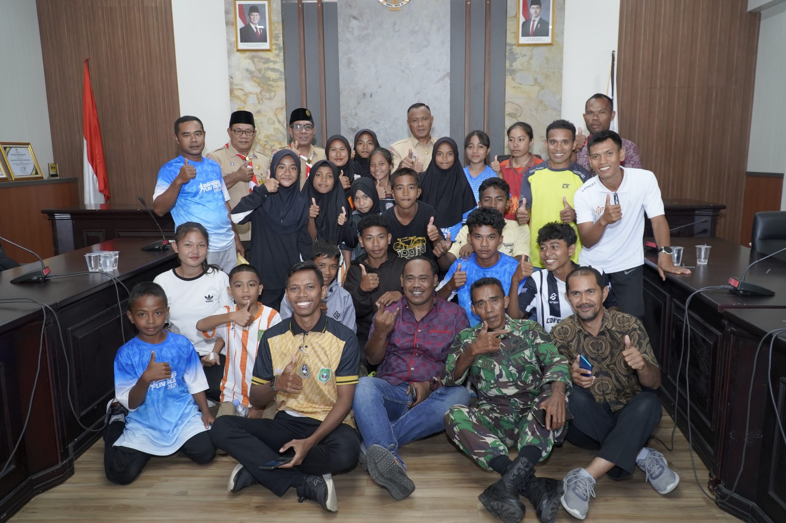 Wali Kota Tidore Kepulauan Sambut Atlet Juara Umum Kejurprov Atletik 2025.