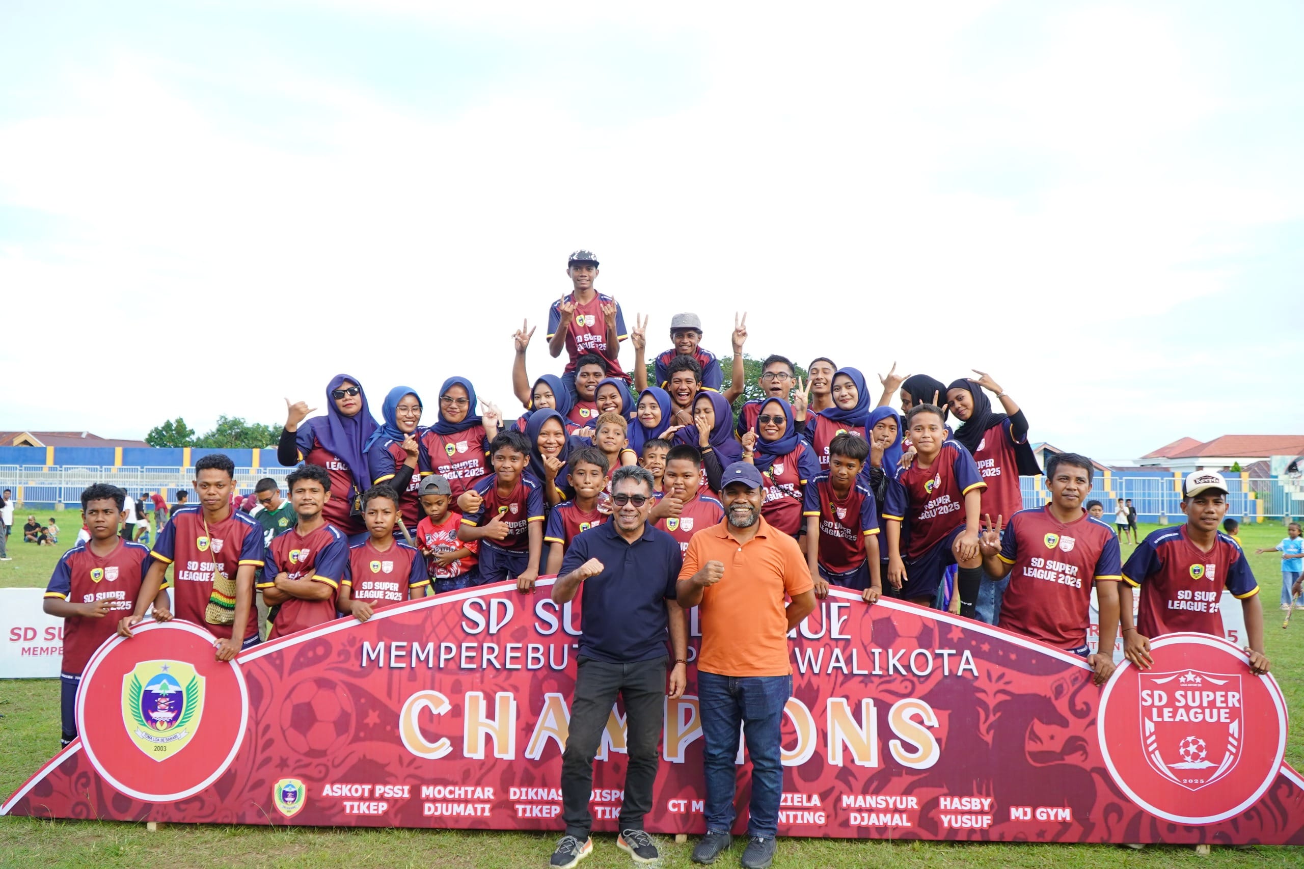 SDN Tuguiha B Raih Juara pada Turnamen Sepak Bola Piala Wali Kota SD Super League 2025.