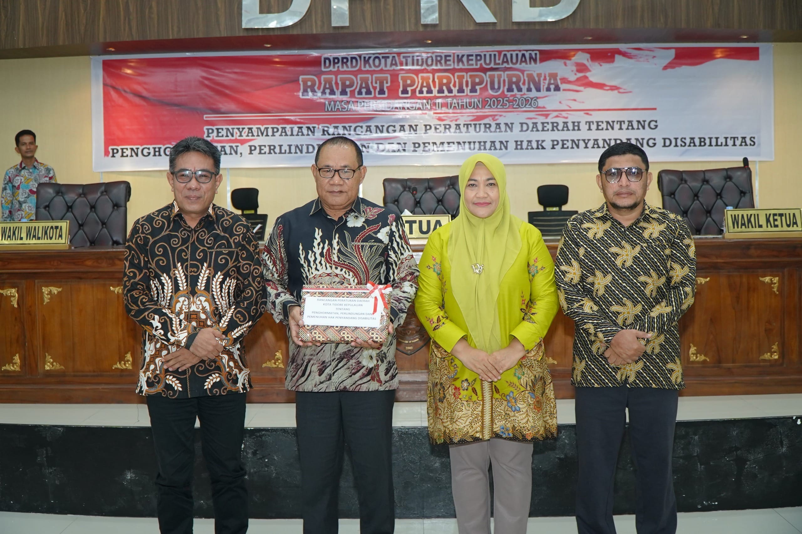 Rapat Paripurna DPRD, Wawali Tidore Sampaikan Ranperda Hak Penyandang Disabilitas.