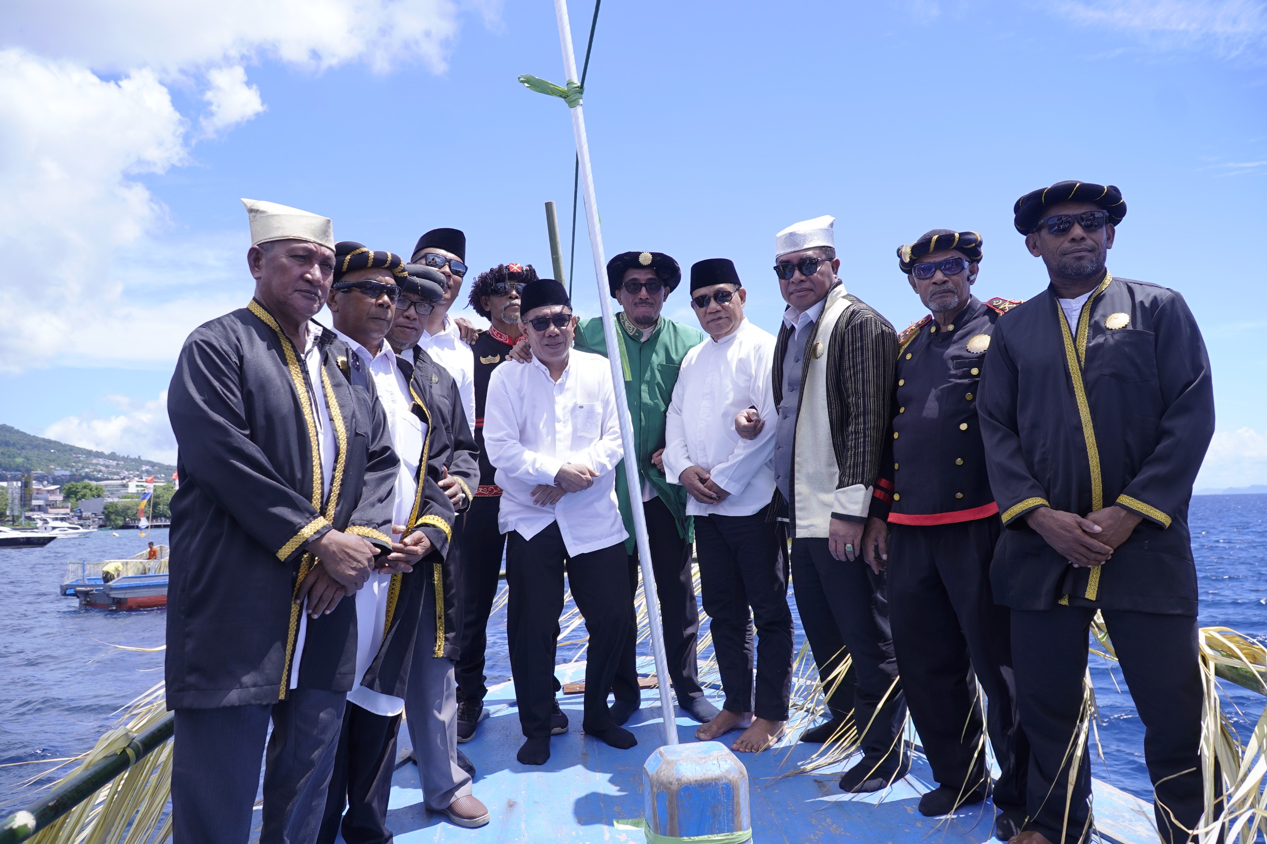 Wawali Tidore Ikuti Ritual Lufu Kie, Tradisi Sakral Keliling Pulau dalam HJT ke-918.