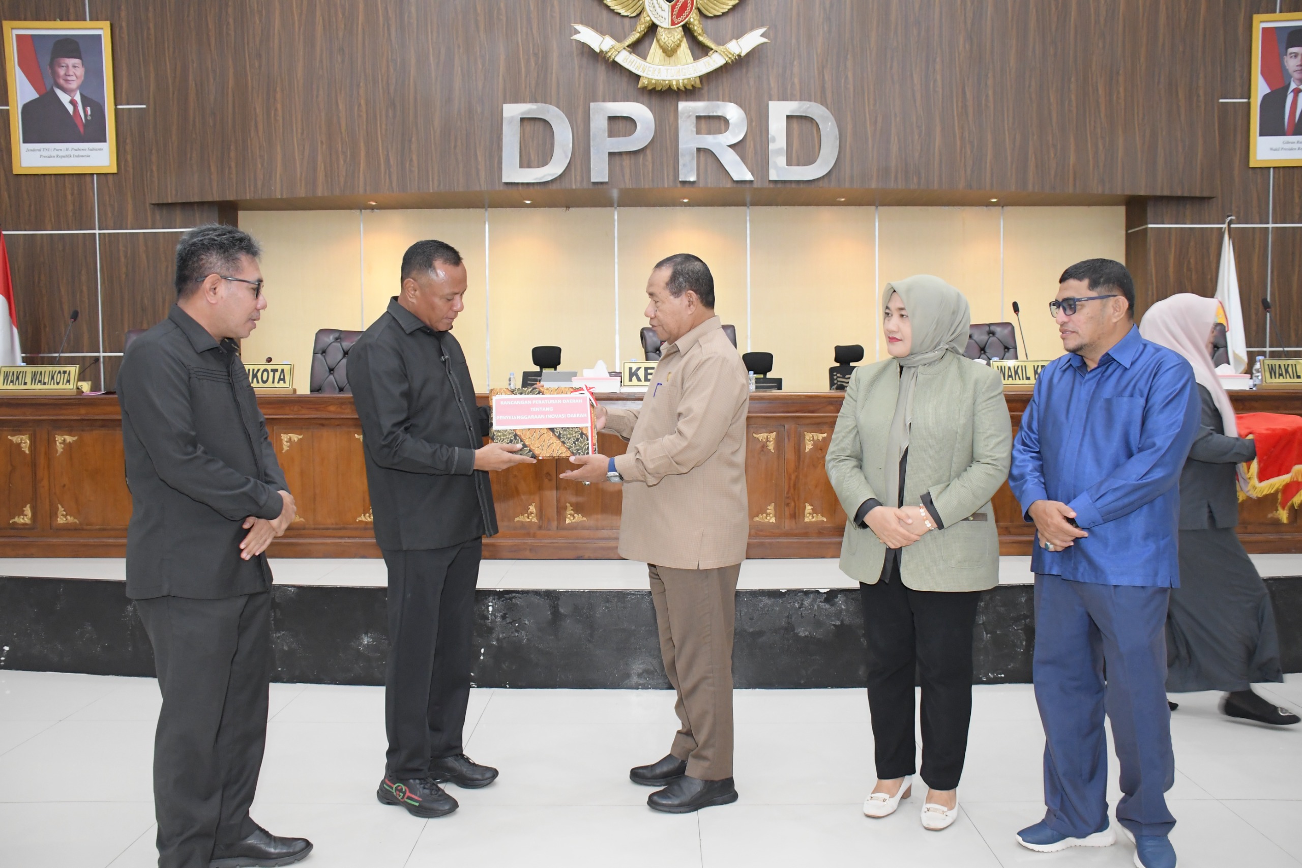 Wali Kota Tidore Sampaikan Ranperda Inovasi Daerah, Tekankan Pentingnya Perubahan.