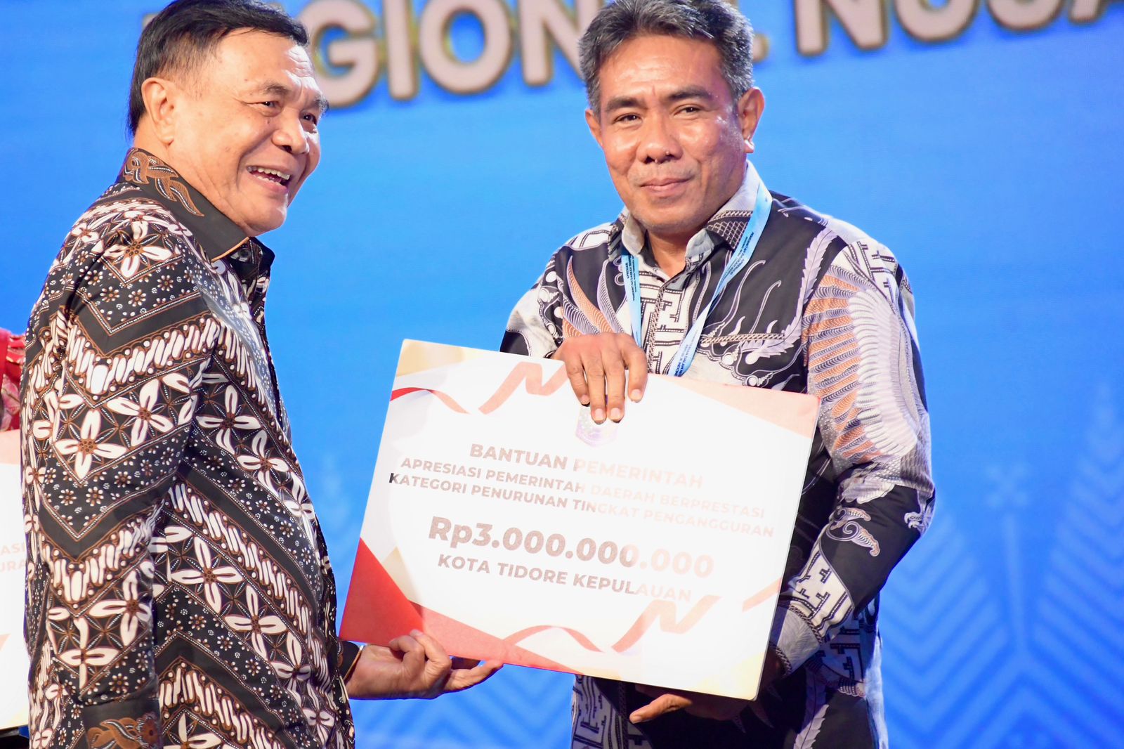 Sukses Tekan Angka Pengangguran, Pemkot Tidore Raih Penghargaan dan Insentif Fiskal Rp3 Miliar dari Kemendagri 39 Sukses Tekan Angka Pengangguran, Pemkot Tidore Raih Penghargaan dan Insentif Fiskal Rp3 Miliar dari Kemendagri.