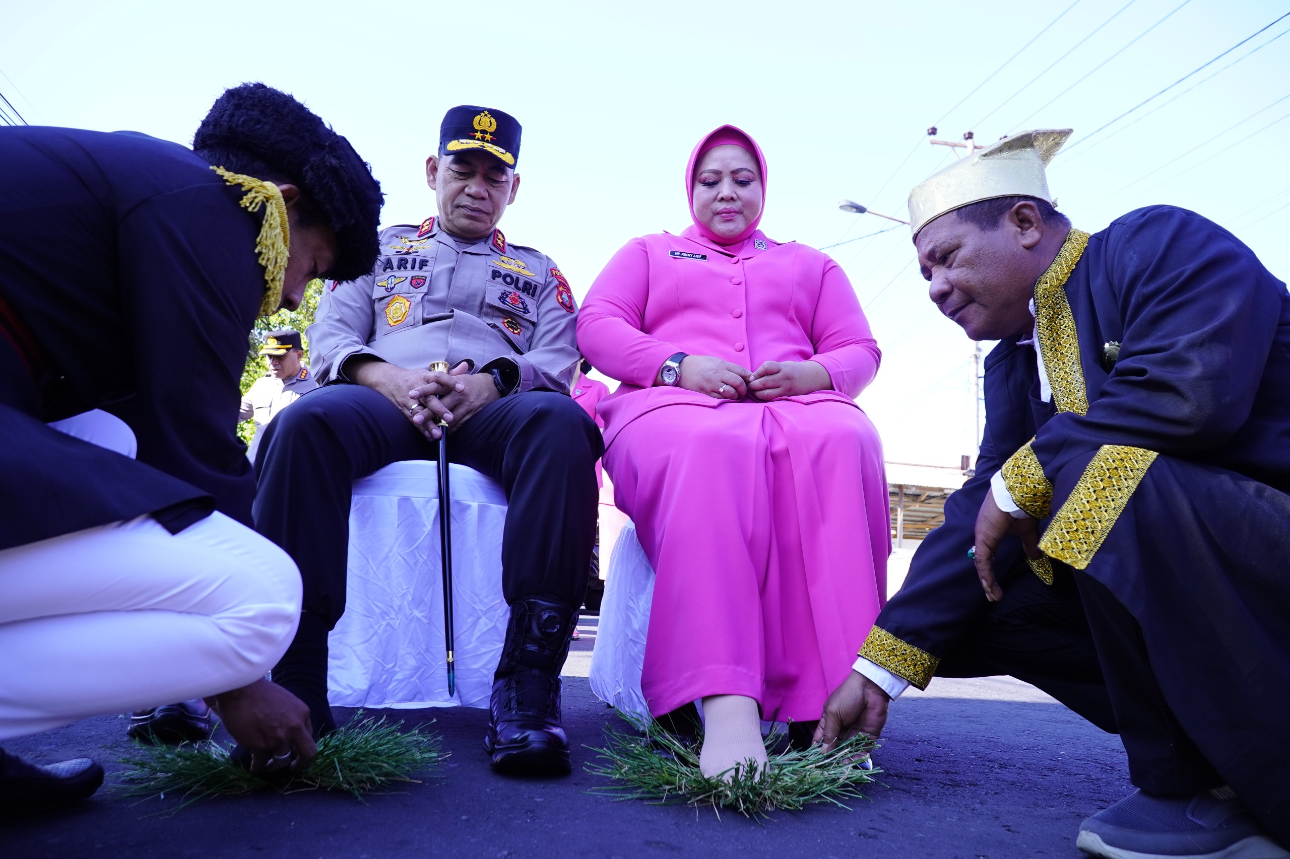 Kapolda Maluku Utara Kunjungi Tidore, Disambut Tradisi Adat Joko Hale 39 Kapolda Maluku Utara Kunjungi Tidore, Disambut Tradisi Adat Joko Hale.