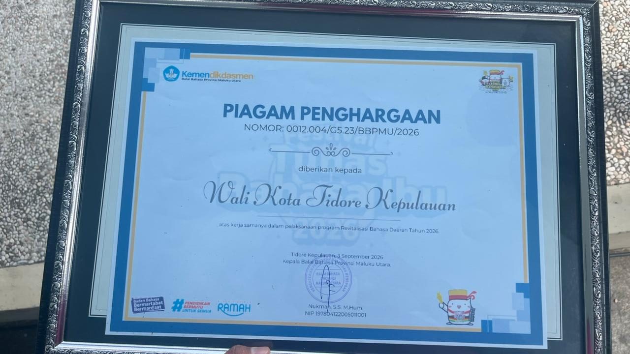Terima Penghargaan Balai Bahasa Malut, Sekda Tidore: Kami Bangga Berbahasa Tidore.