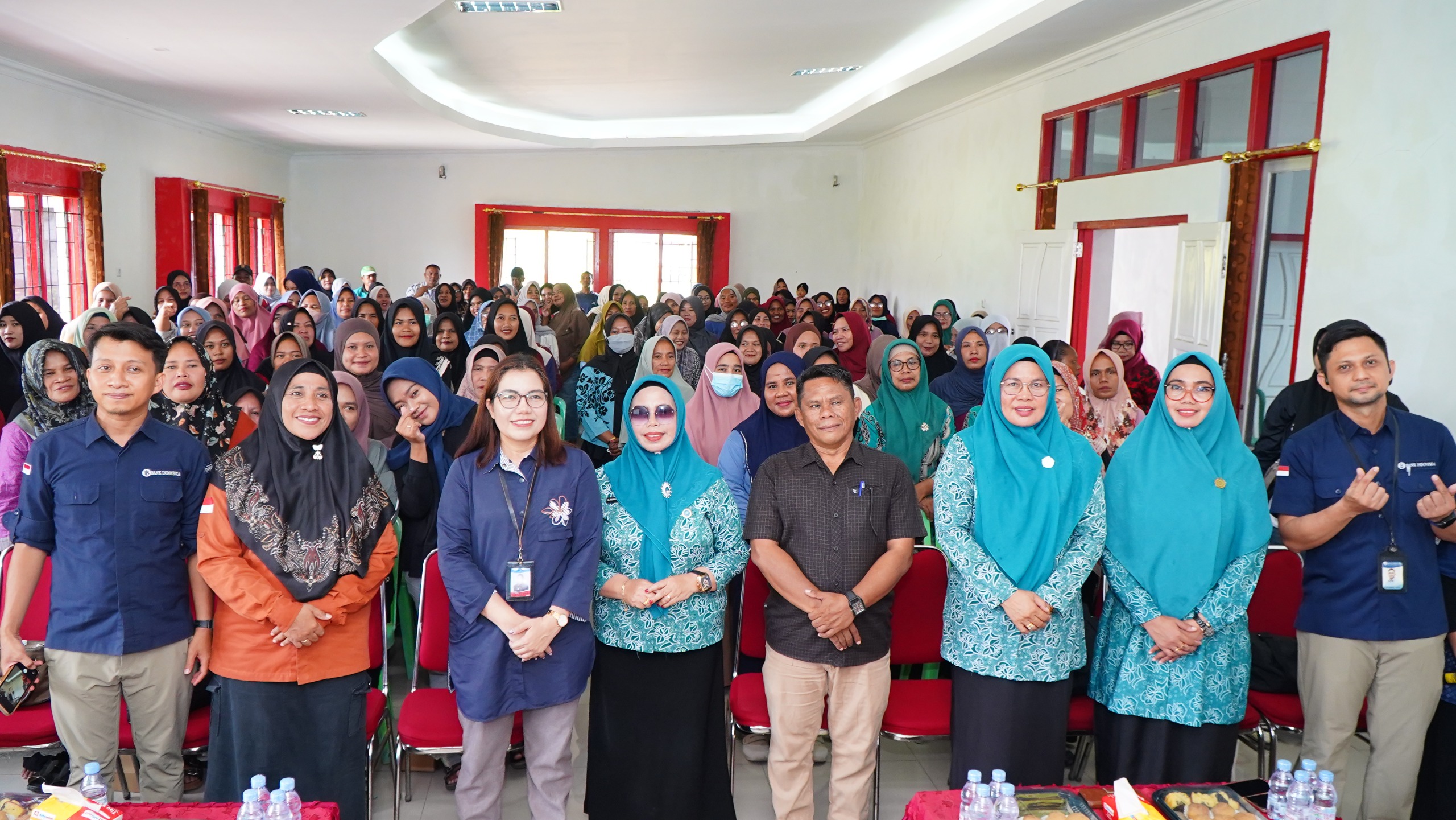 Hadiri Edukasi CBP Rupiah, Ketua TP PKK Tidore Ajak Ibu-Ibu Rawat dan Cintai Rupiah 39 Hadiri Edukasi CBP Rupiah, Ketua TP PKK Tidore Ajak Ibu-Ibu Rawat dan Cintai Rupiah.