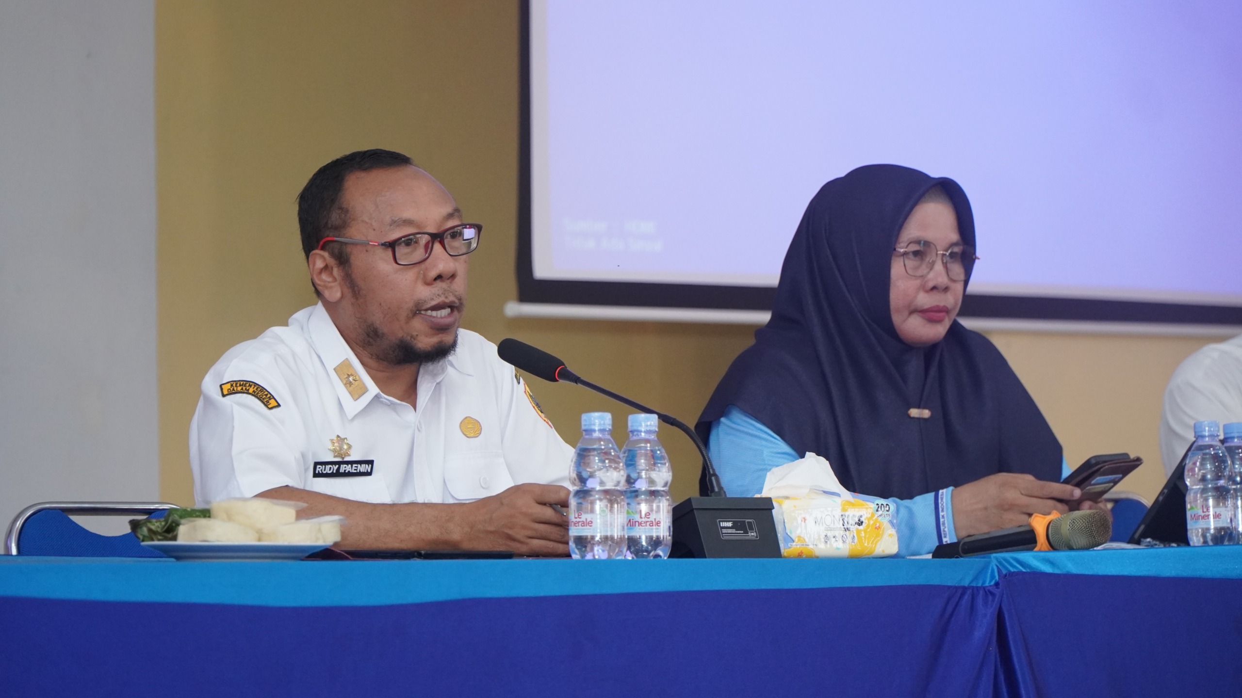 Pemkot Tidore Percepat Digitalisasi Bansos, Libatkan Bhabinkamtibmas dan Babinsa sebagai Agen Perlinsos 39 Pemkot Tidore Percepat Digitalisasi Bansos, Libatkan Bhabinkamtibmas dan Babinsa sebagai Agen Perlinsos.